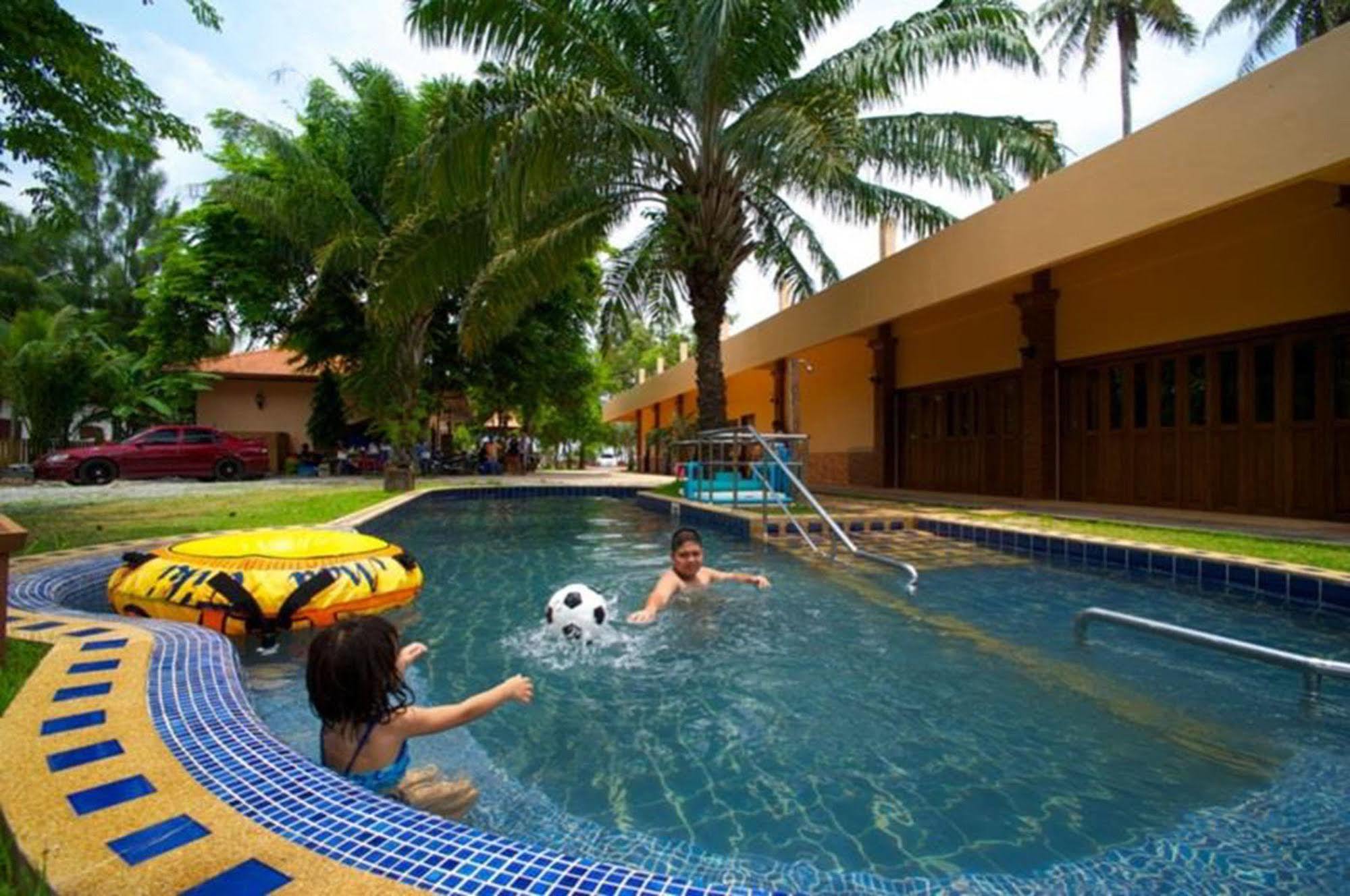 Boom Boom Beach Resort Laem Sing Chanthaburi Exterior photo