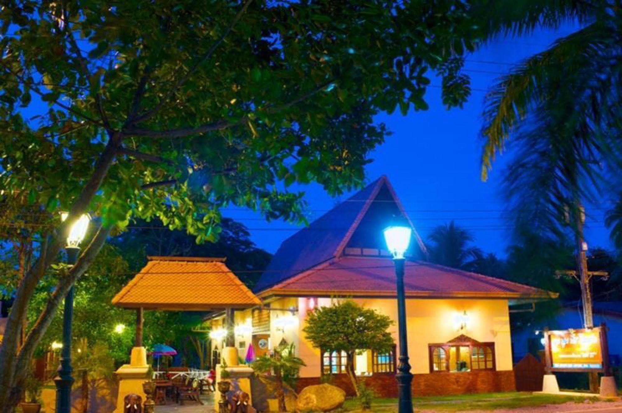 Boom Boom Beach Resort Laem Sing Chanthaburi Exterior photo